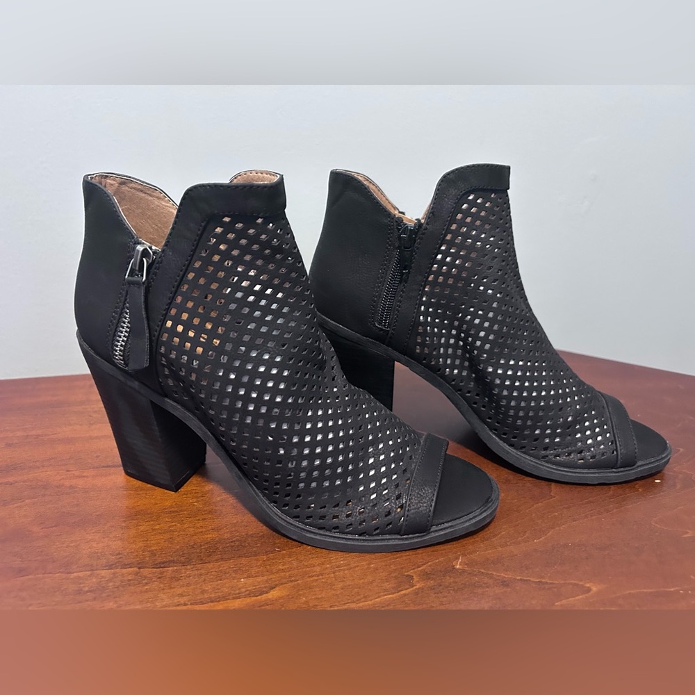 Portland boot Company, black faux leather double zip caged bootie size 8.5 - Picture 3 of 12